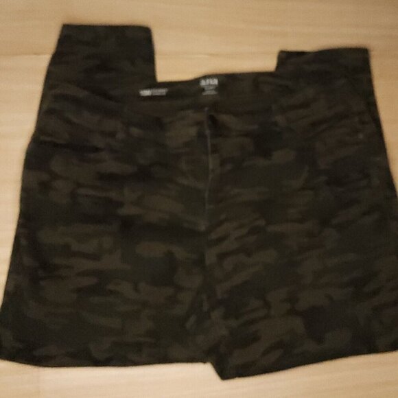 A.N.A Plus Green Camouflage Skinny Jeans 18W - Picture 1 of 9